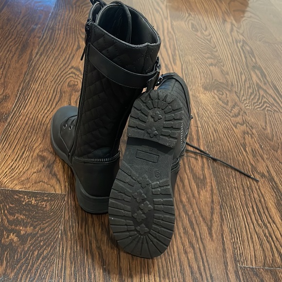 Black size 2 girl boots - Picture 5 of 6